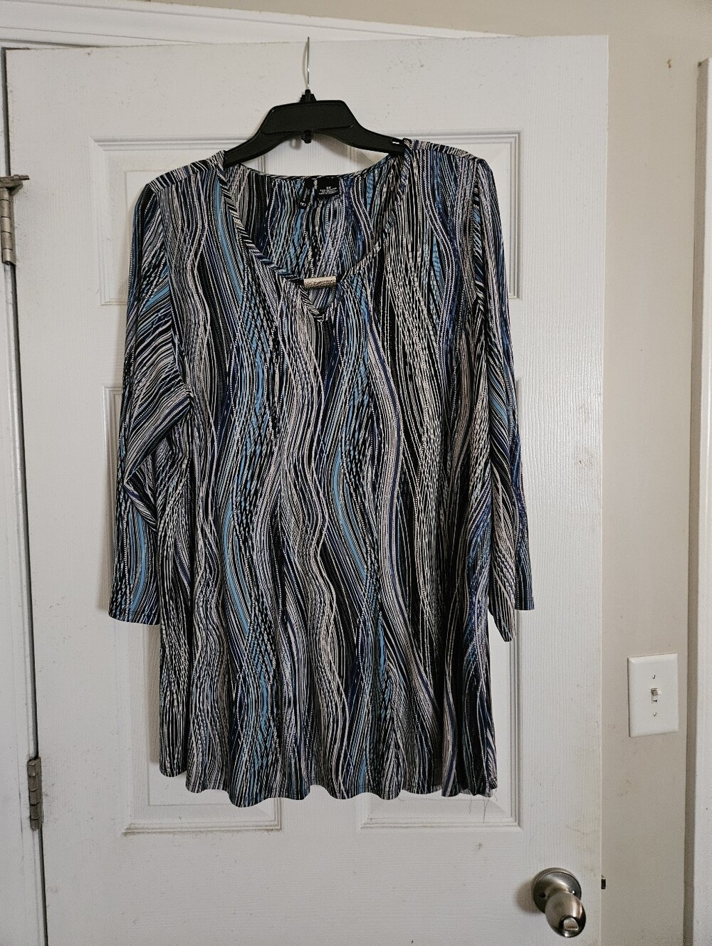 Women's Black & Blue Wave-Print Tunic Top